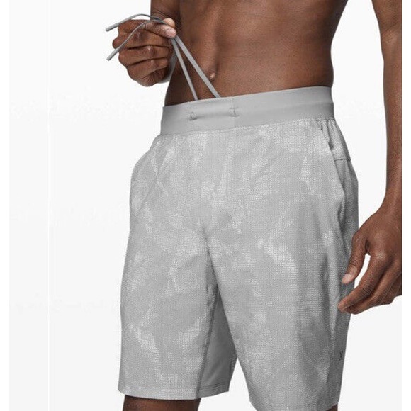 lululemon athletica Other - Lululemon Athletica T.H.E. Short 9 Linerless Illusion White Light Cast Grey Sz M